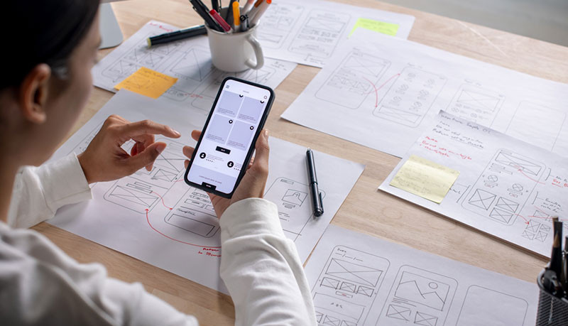 Ucuz Web Sitesi Markanıza Nasıl Zarar Verir? Hazır Şablon vs. Özel Tasarım Mücadelesi